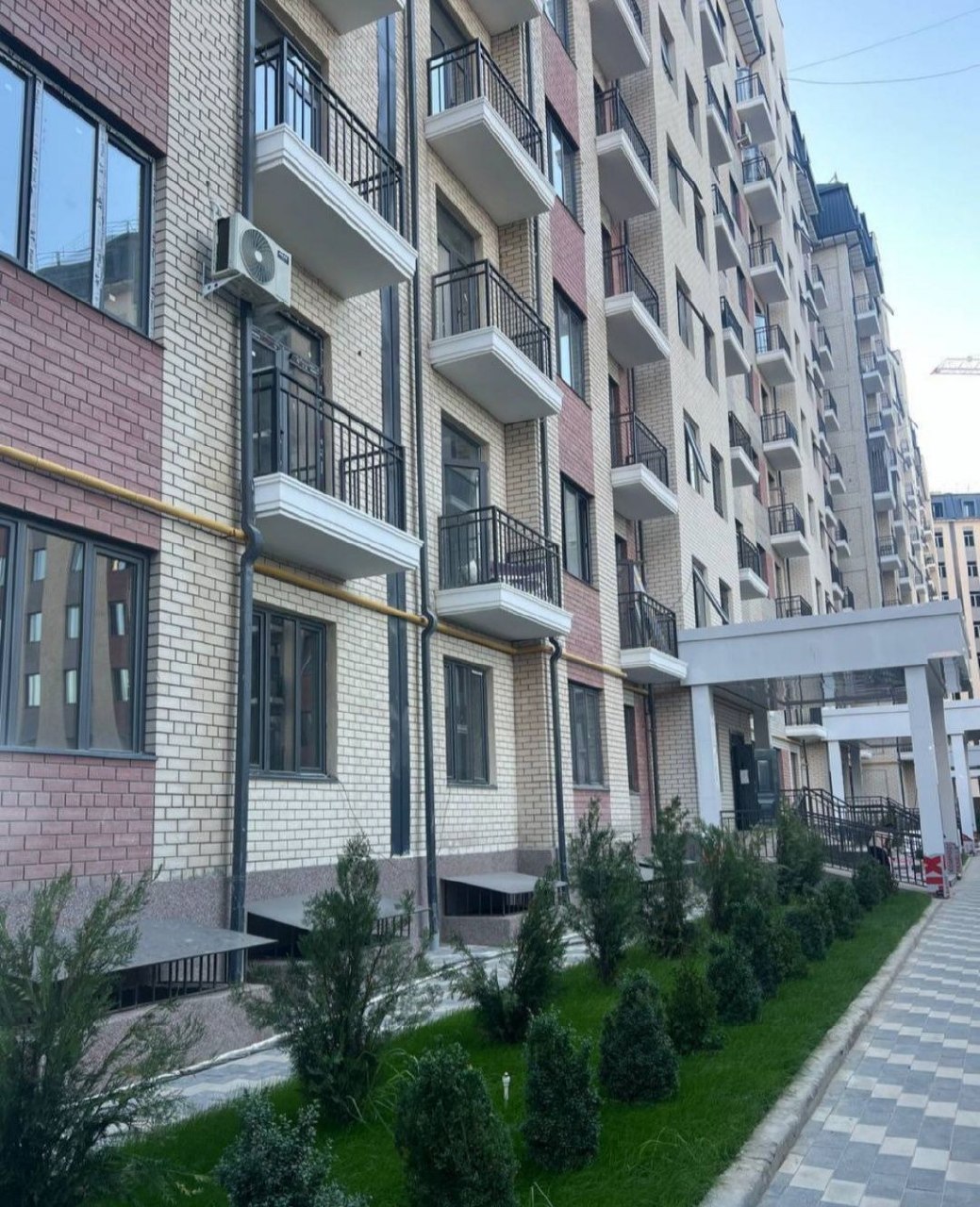 Sotiladi 3 xonali xonadon, 98 m² · Uchtepa — surat 1