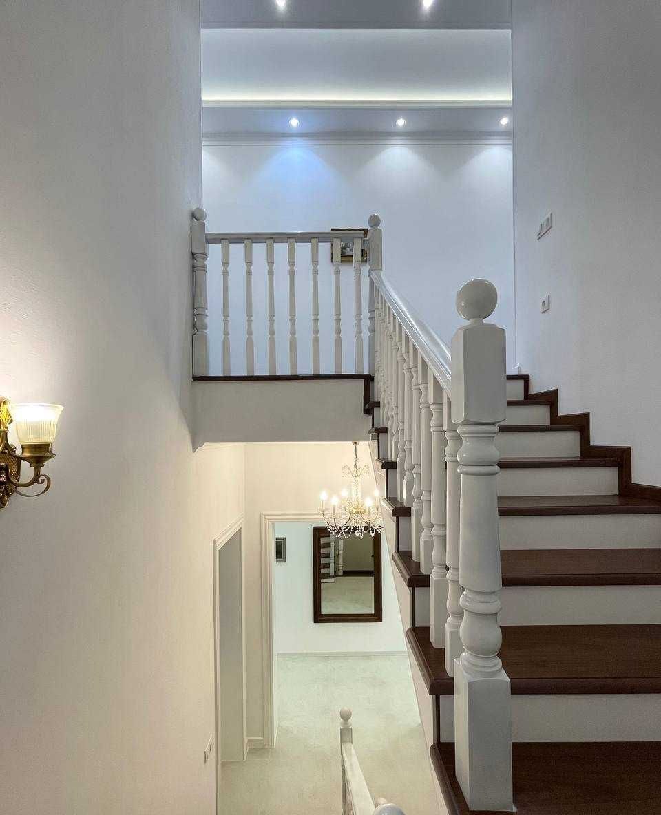 Sotiladi 9 xonali hovli, 250 m² · Yakkasaroy — surat 2