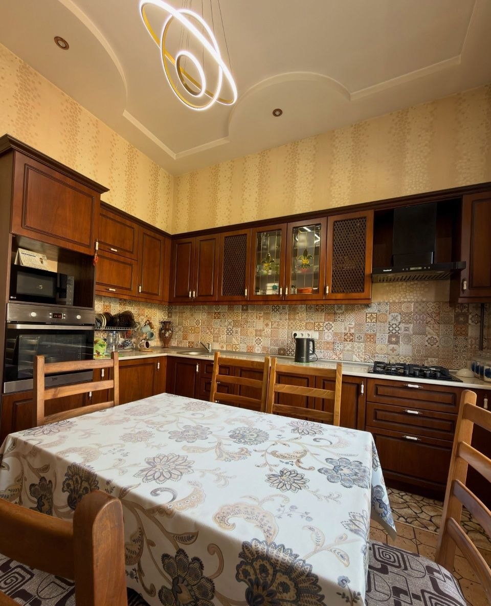 Sotiladi 7 xonali hovli, 300 m² · Yunusobod — surat 3