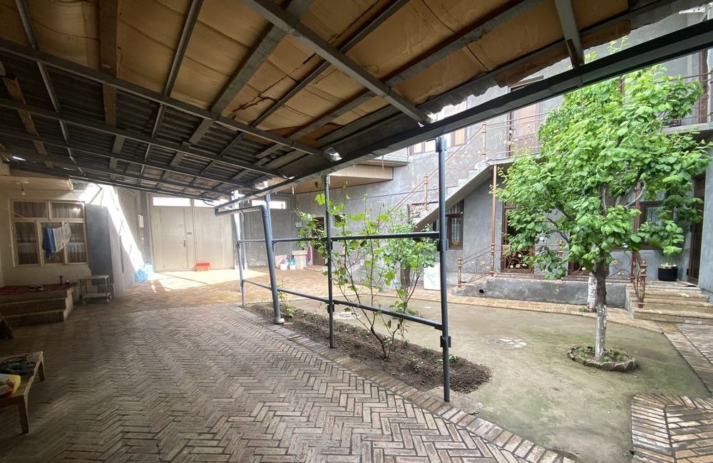 Sotiladi 8 xonali hovli, 350 m² · Olmazor — surat 4