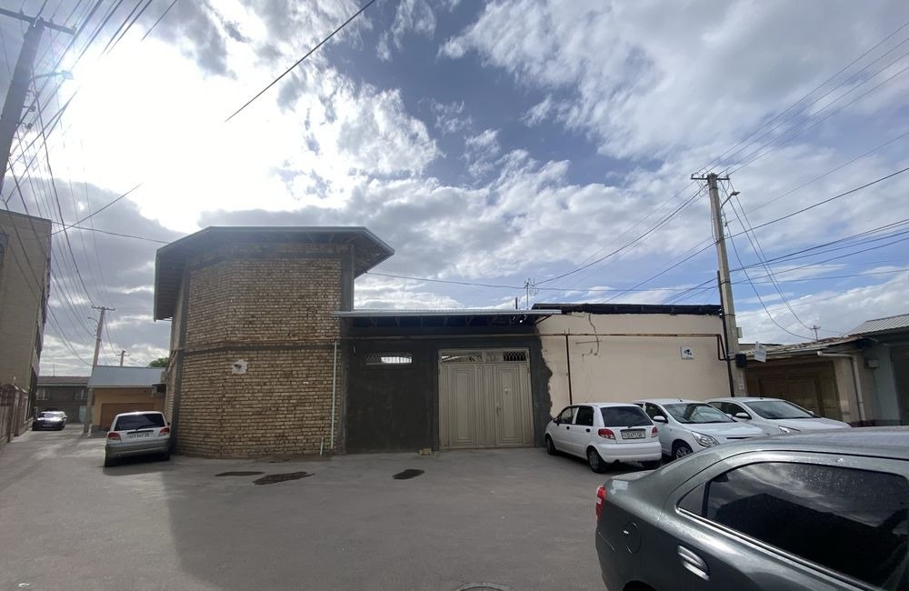 Sotiladi 8 xonali hovli, 350 m² · Olmazor — surat 1