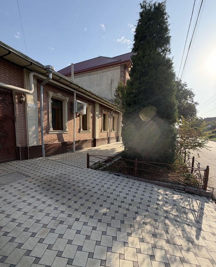 Sotiladi 6 xonali hovli, 250 m² · Yakkasaroy — surat 2