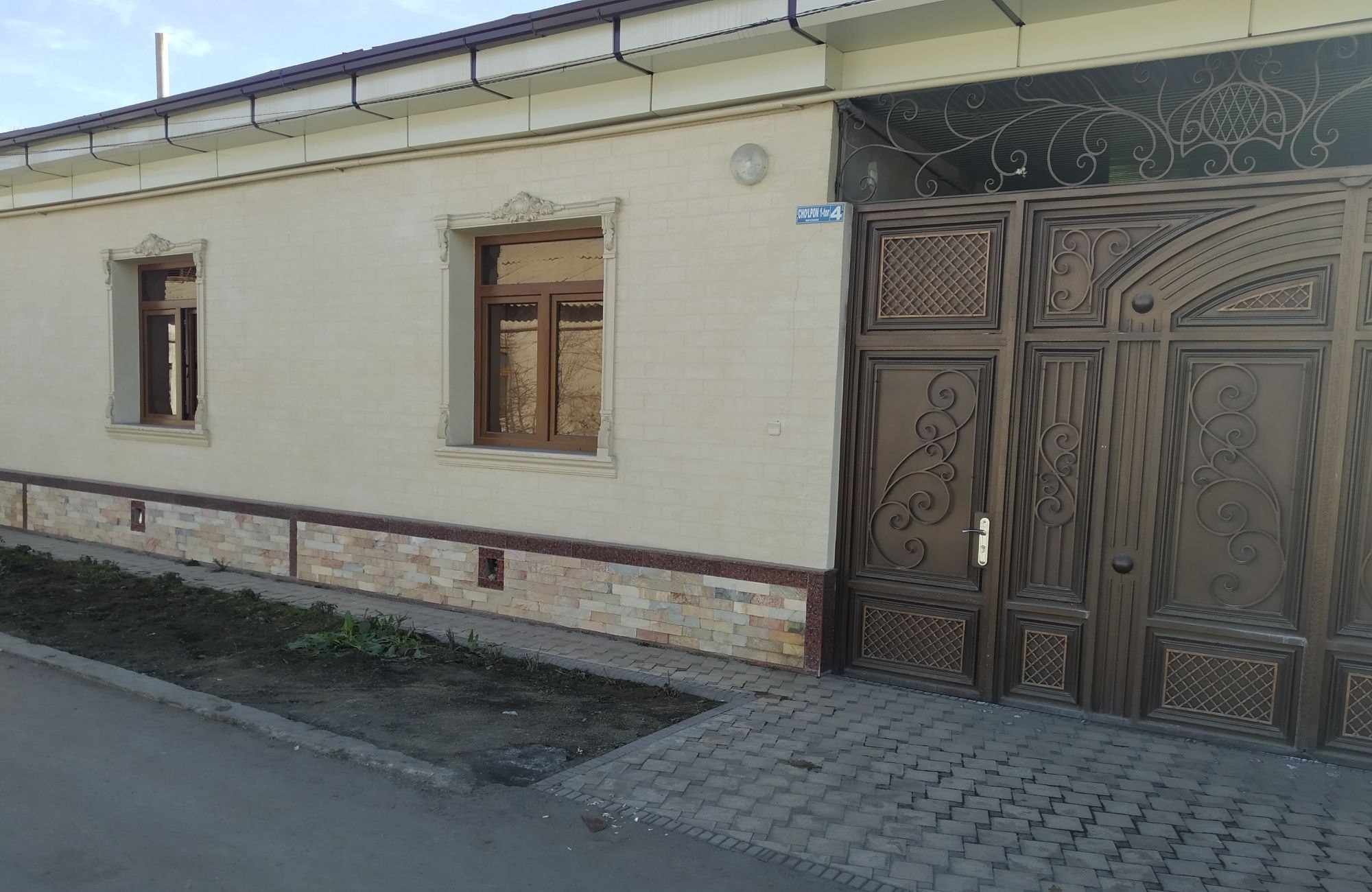 Sotiladi 7 xonali hovli, 280 m² · Yashnobod — surat 1