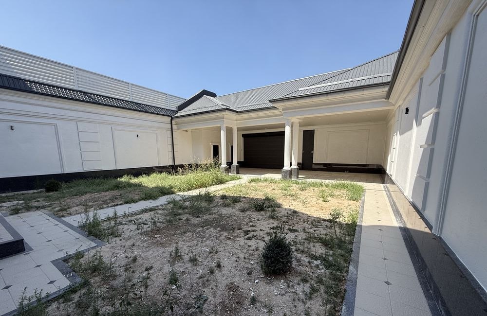 Sotiladi 8 xonali hovli, 4 m² · Yashnobod — surat 2