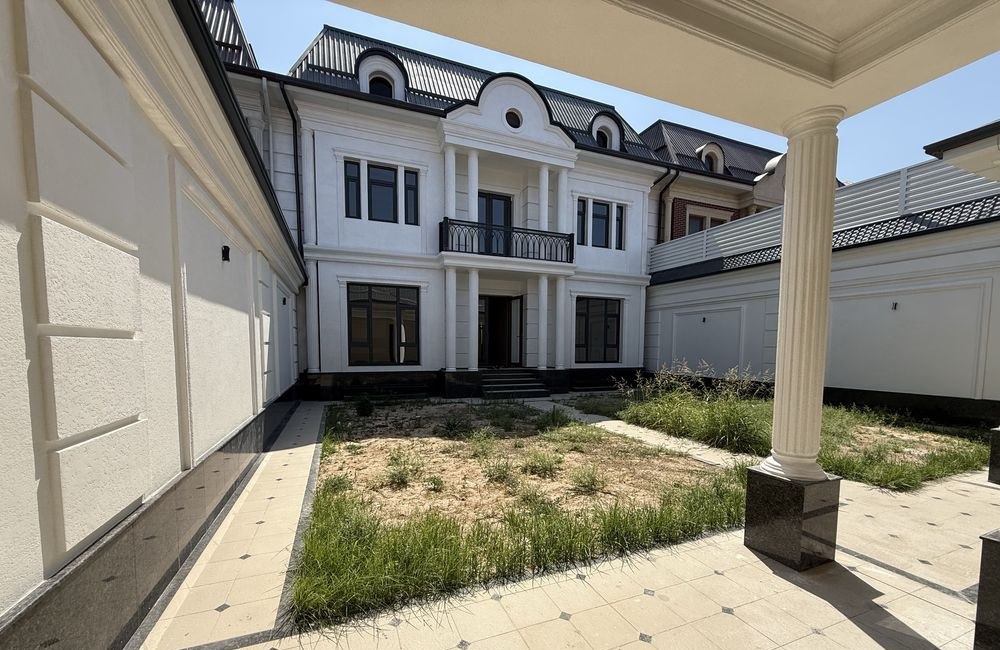 Sotiladi 8 xonali hovli, 4 m² · Yashnobod — surat 1