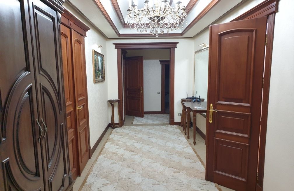 Сдаётся 4-комн. квартира, 200 м² · Мирабад — фото 1