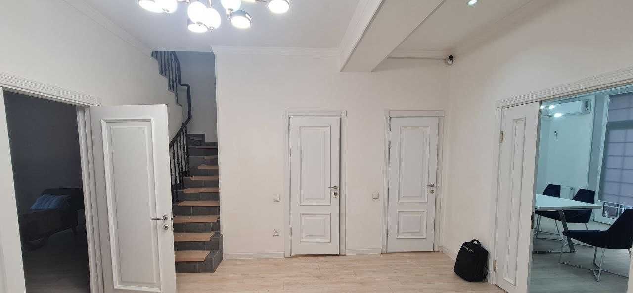Ijaraga 5 xonali xonadon, 150 m² · Greenwich · Mirobod — surat 1