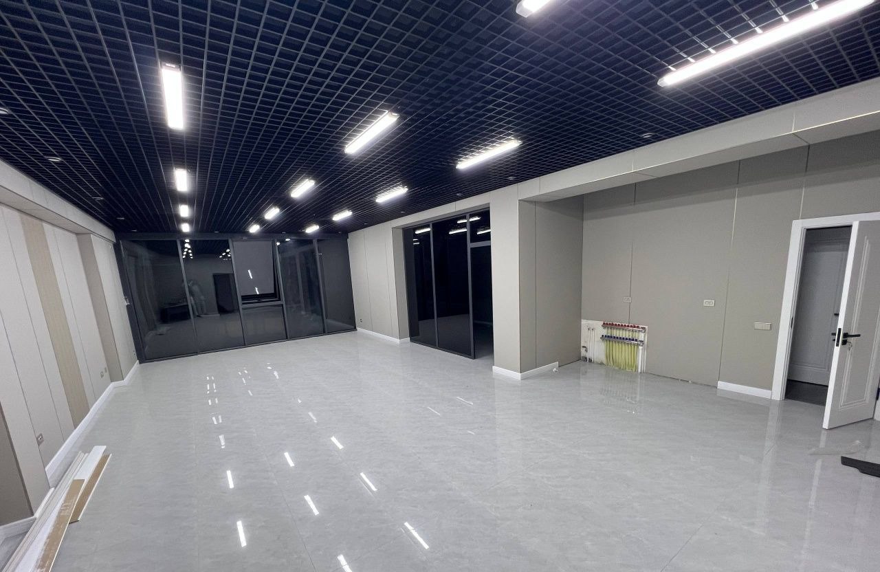 Ijaraga tijorat binosi, 92 m² · Yakkasaroy — surat 2