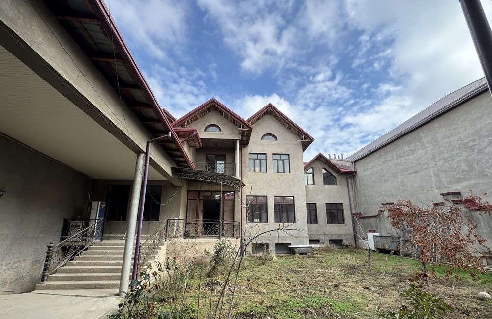 Ijaraga tijorat binosi, 700 m² · Uchtepa — surat 1