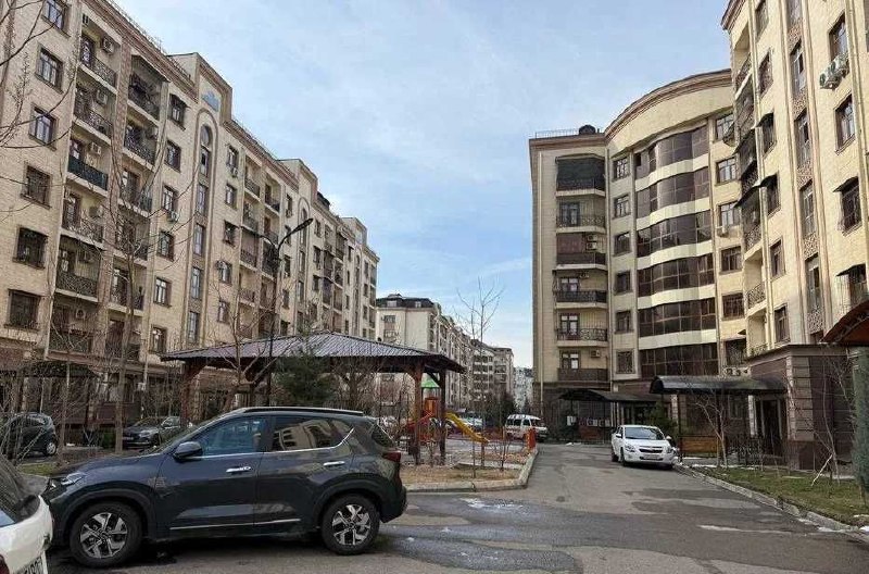 Sotiladi 6 xonali xonadon, 252 m² · Olmazor — surat 1