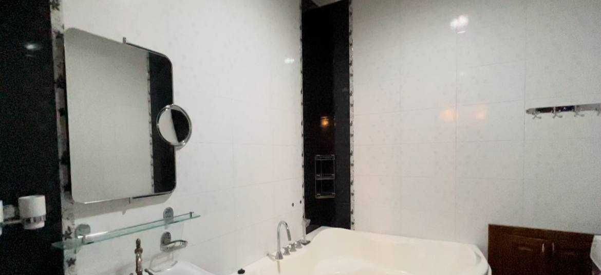 Sotiladi 12 xonali hovli, 1 m² · Mirzo Ulug‘bek — surat 3