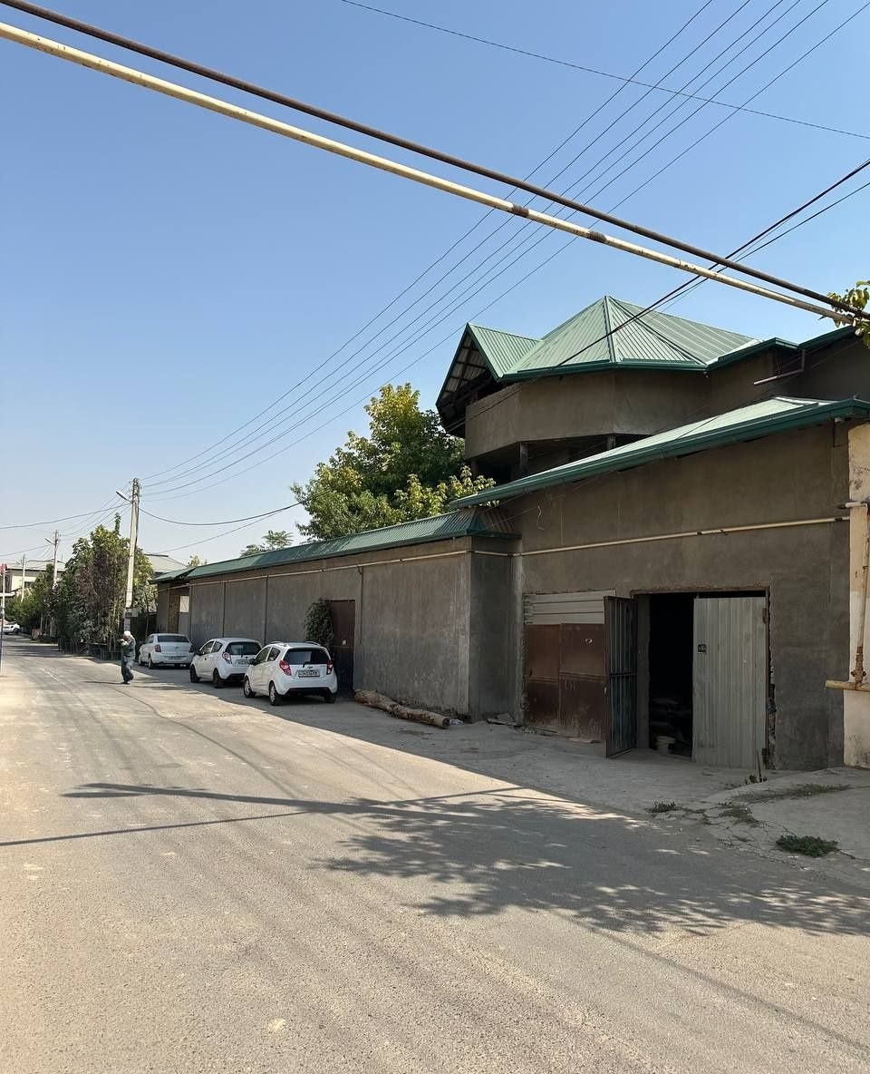 Sotiladi 10 xonali hovli, 10 m² · Mirzo Ulug‘bek — surat 1