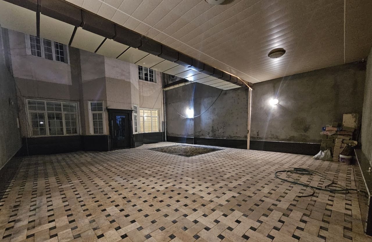 Sotiladi tijorat binosi, 220 m² · Yakkasaroy — surat 1