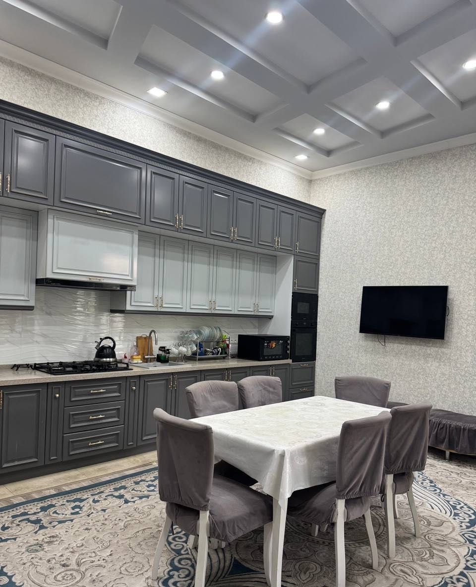 For sale 10-room house, 234 m² · Almazar — photo 1