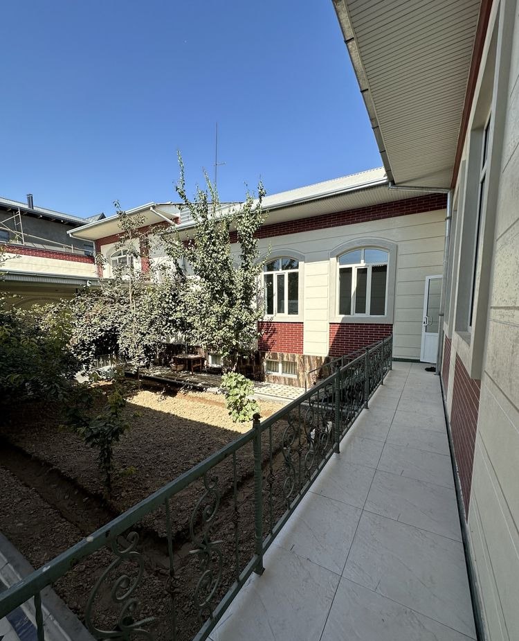 Sotiladi 8 xonali hovli, 400 m² · Olmazor — surat 1
