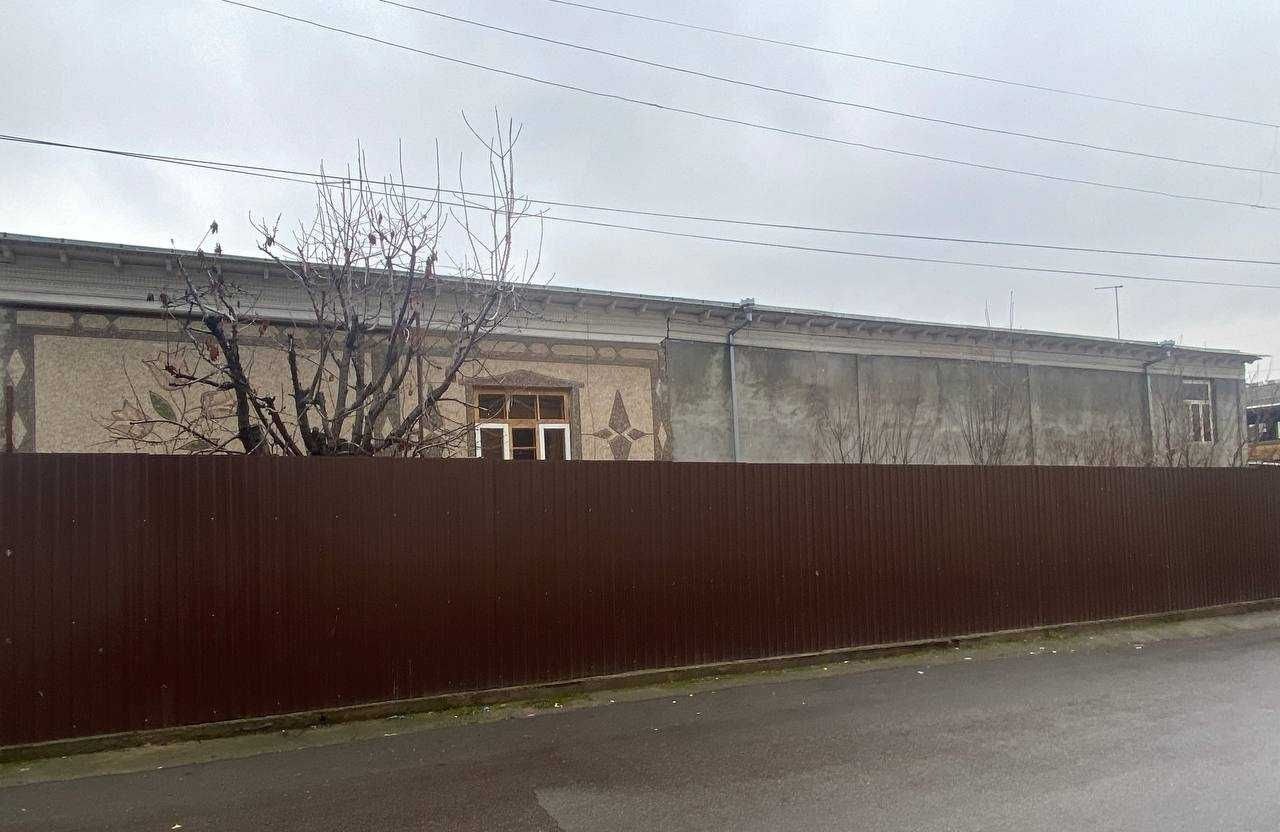 Sotiladi 8 xonali hovli, 168.95 m² · Uchtepa — surat 1