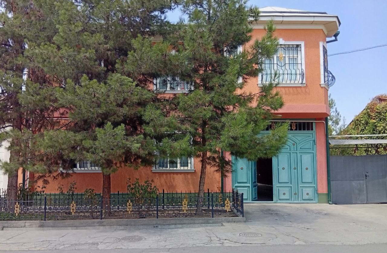 Sotiladi 6 xonali hovli, 309 m² · Mirobod — surat 1