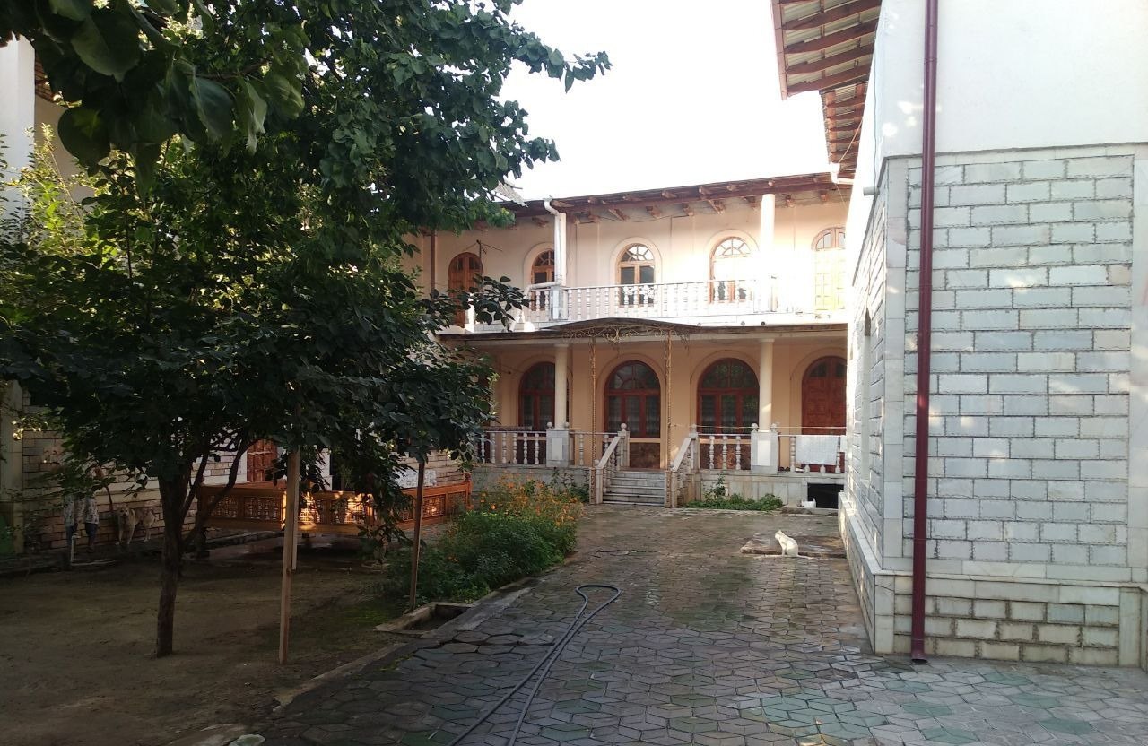 Sotiladi 9 xonali hovli · Mirzo Ulug‘bek — surat 1