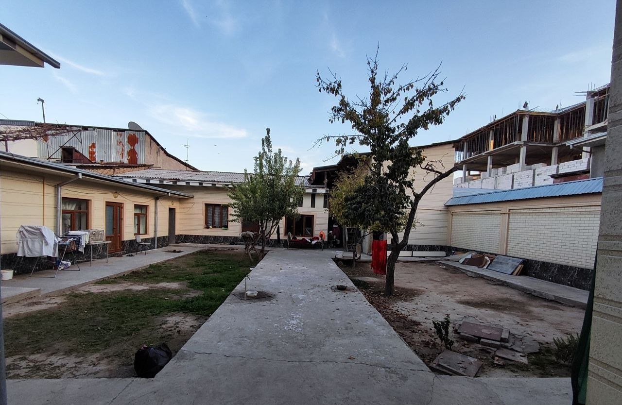 Sotiladi 9 xonali hovli, 176.2 m² · Yakkasaroy — surat 2