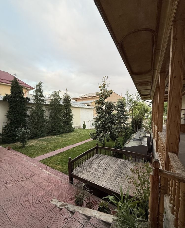 Sotiladi 10 xonali hovli, 1 m² · Mirzo Ulug‘bek — surat 2