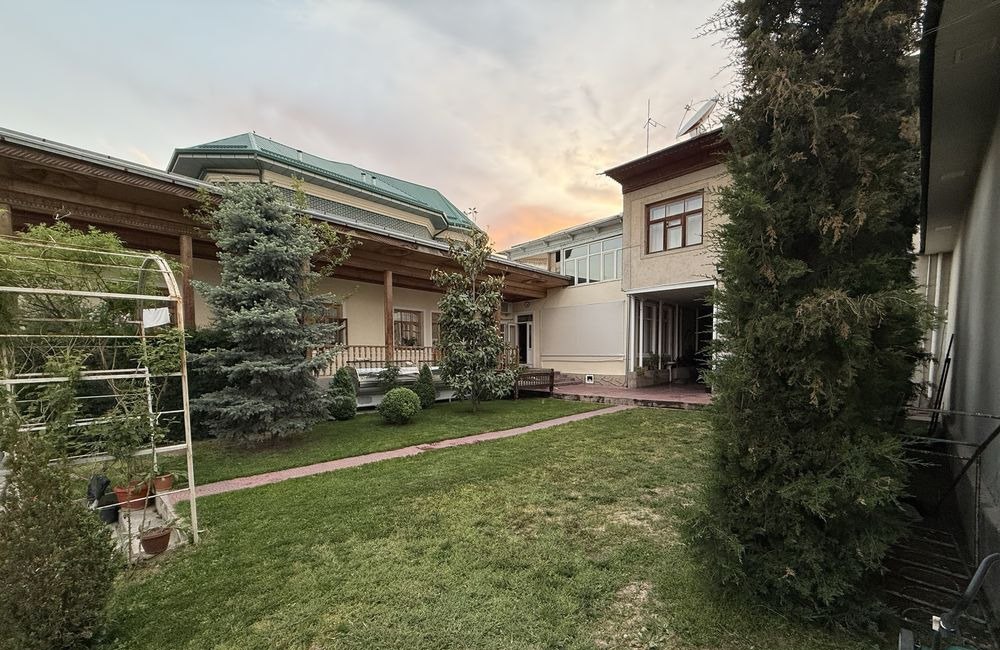 Sotiladi 10 xonali hovli, 1 m² · Mirzo Ulug‘bek — surat 3