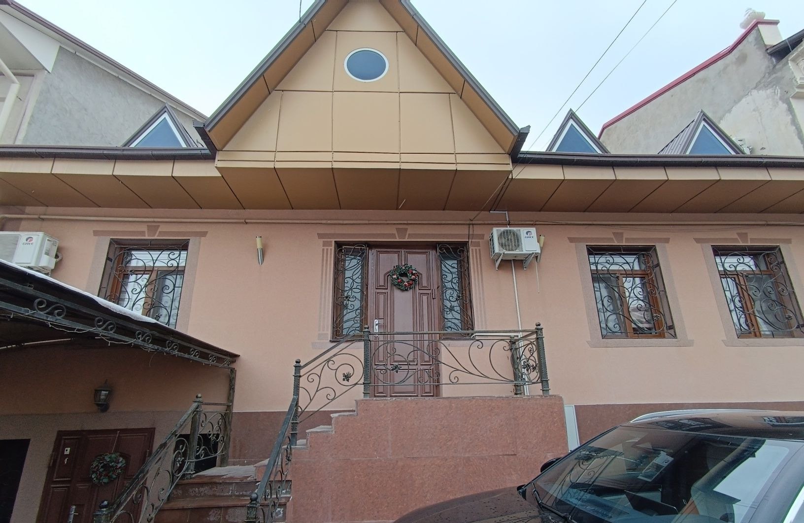 Sotiladi 8 xonali hovli · Mirzo Ulug‘bek — surat 2