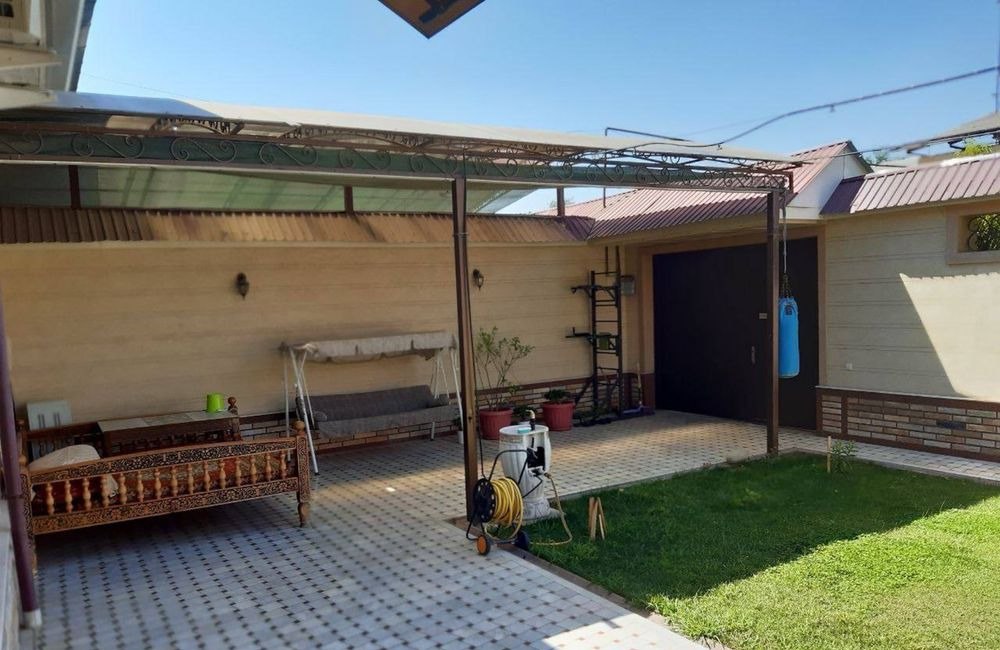 For sale 5-room house · Almazar — photo 1