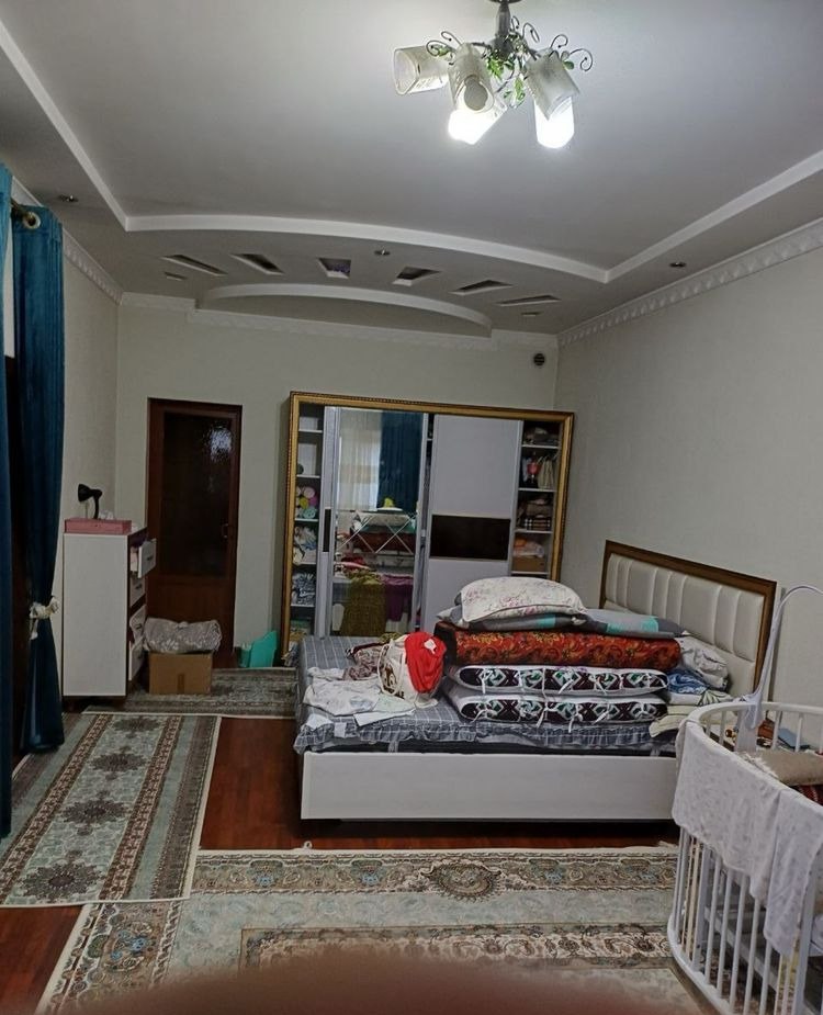 Sotiladi 7 xonali hovli · Mirzo Ulug‘bek — surat 2