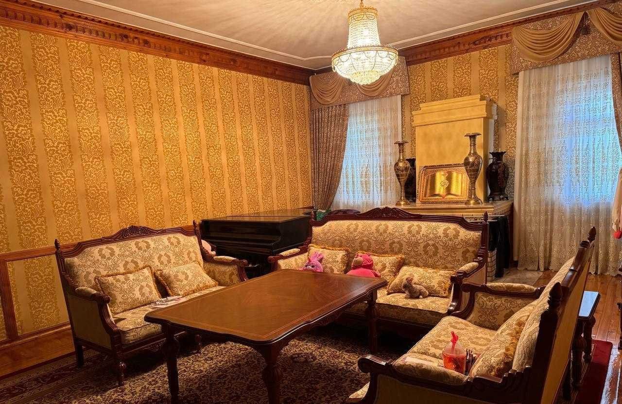 Sotiladi 10 xonali hovli, 1 m² · Mirzo Ulug‘bek — surat 1