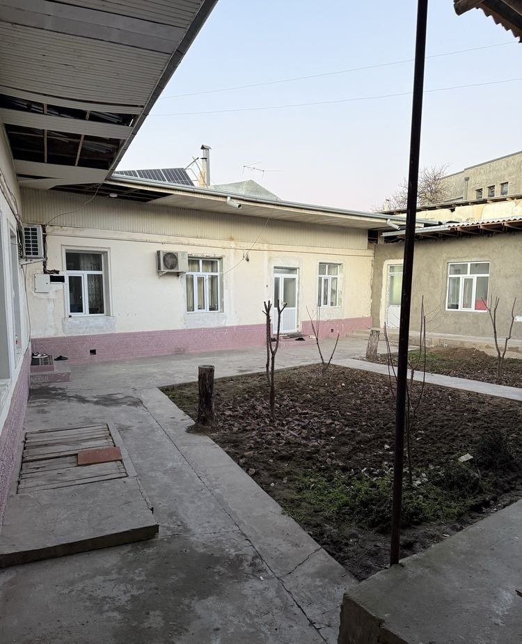For sale 7-room house · Almazar — photo 1