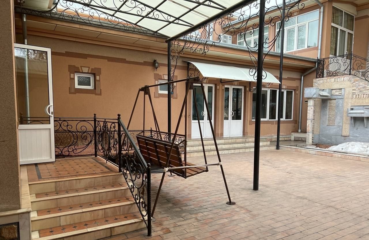For sale 8-room house · Mirzo-Ulugbek — photo 1
