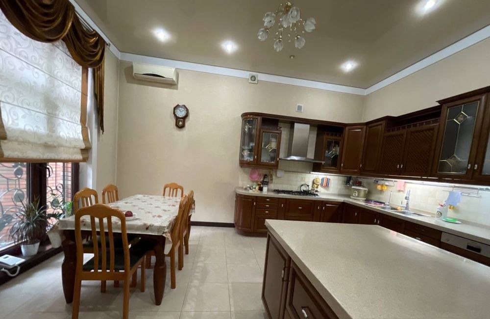 Sotiladi 8 xonali hovli, 600 m² · Yakkasaroy — surat 7