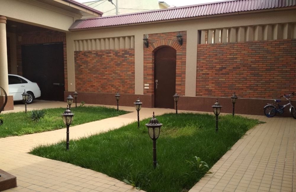 Sotiladi 8 xonali hovli, 600 m² · Yakkasaroy — surat 2