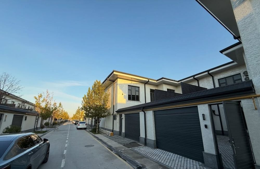 For sale 5-room house, 250 m² · Mirabad — photo 2