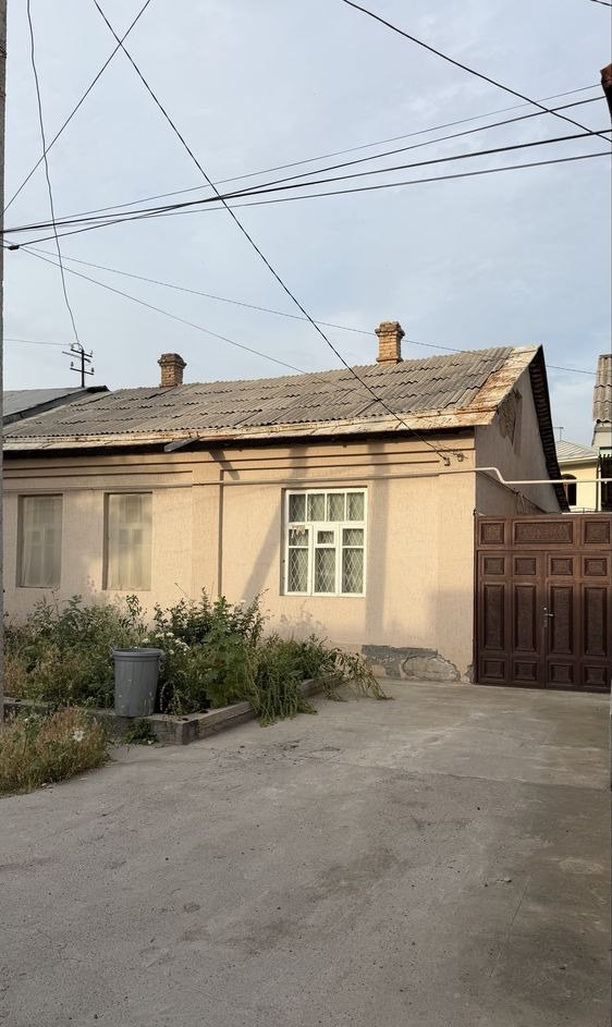 Sotiladi 8 xonali hovli, 30 m² · Uchtepa — surat 1
