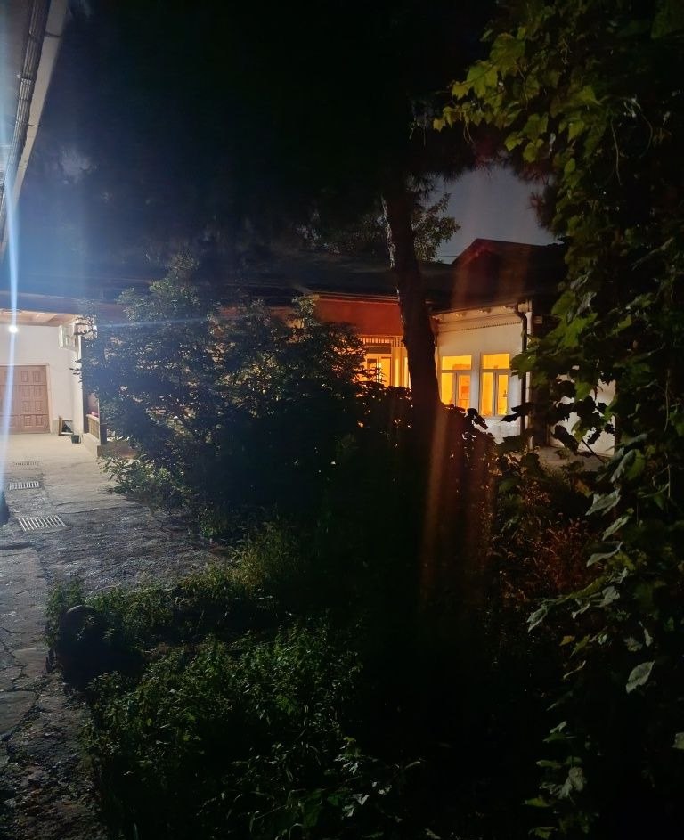 Sotiladi 7 xonali hovli · Mirzo Ulug‘bek — surat 1