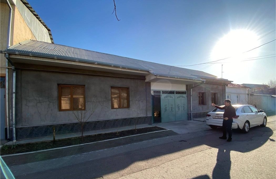 Sotiladi 7 xonali hovli, 4 m² · Yakkasaroy — surat 1