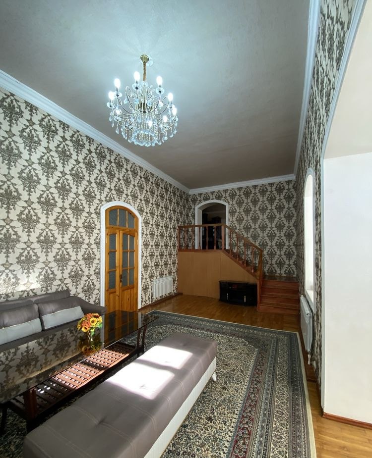 Sotiladi 10 xonali hovli · Mirzo Ulug‘bek — surat 2