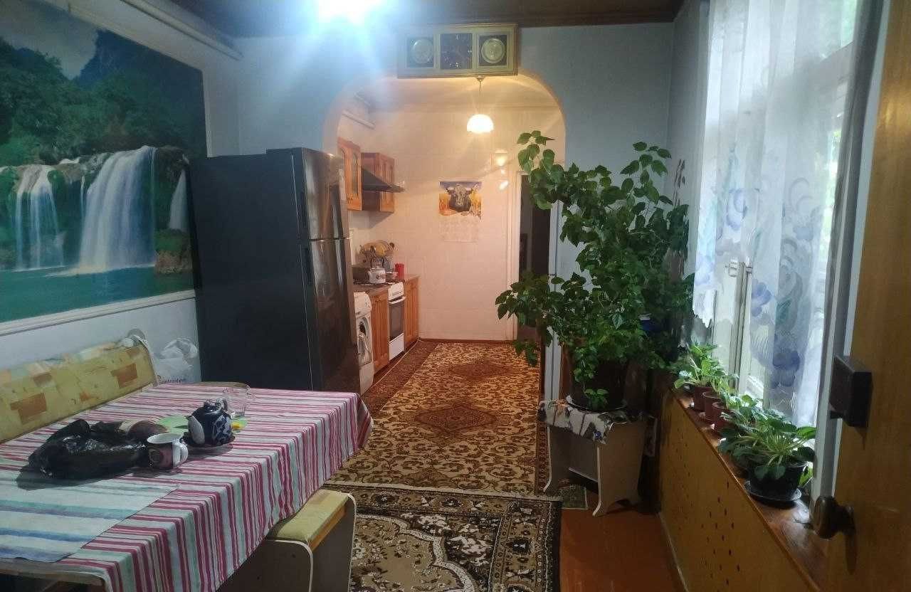 Sotiladi 8 xonali hovli, 120 m² · Mirzo Ulug‘bek — surat 1