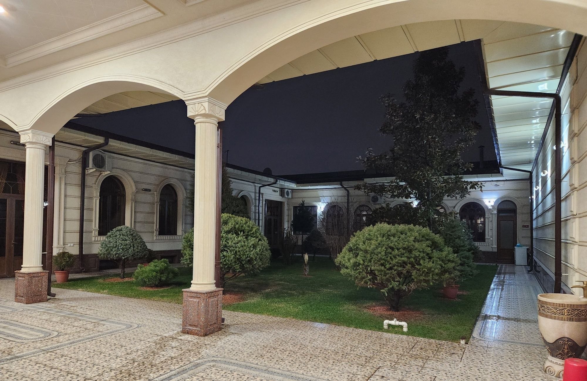 Sotiladi 8 xonali hovli · Uchtepa — surat 2