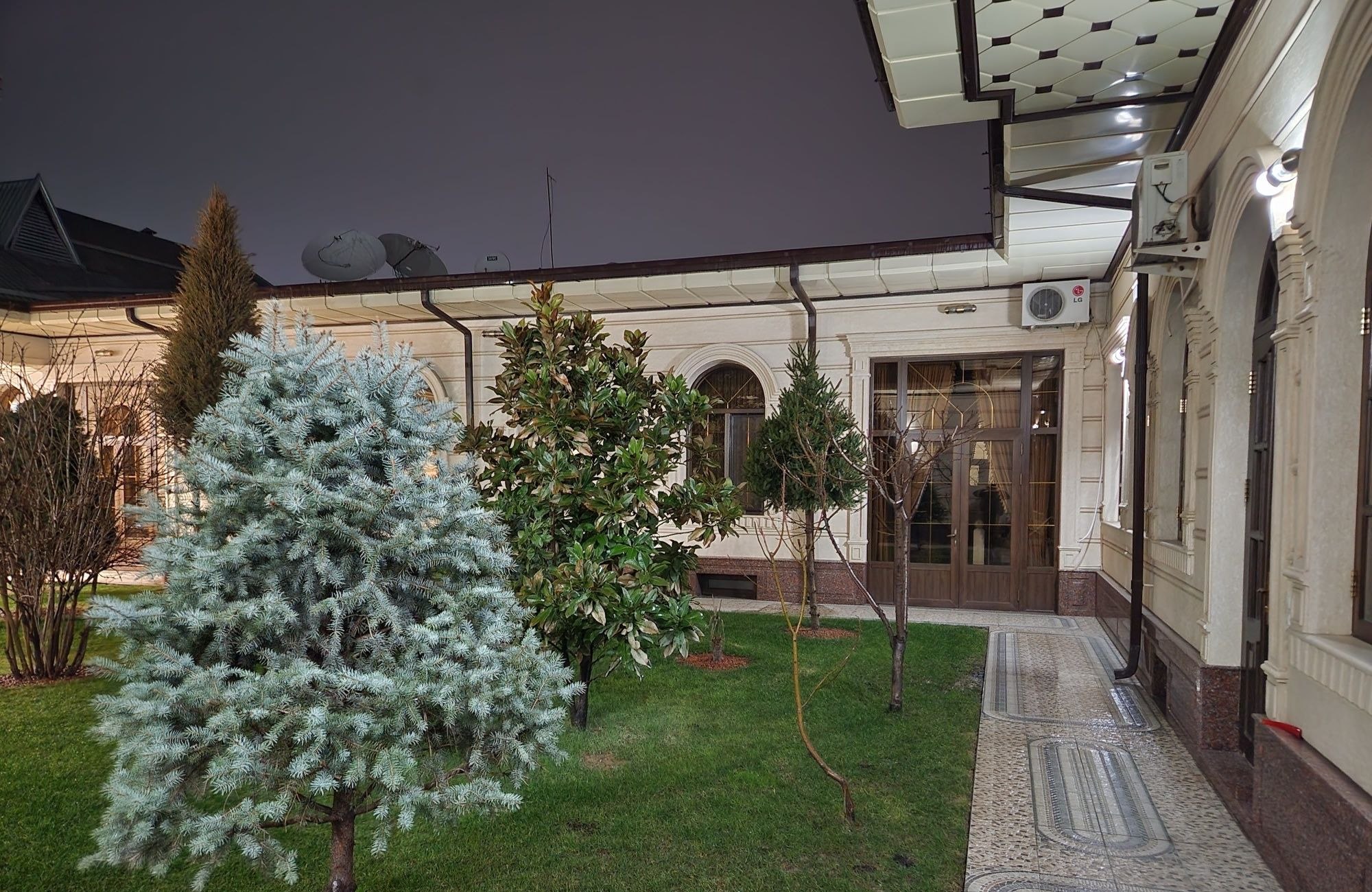 Sotiladi 8 xonali hovli · Uchtepa — surat 5