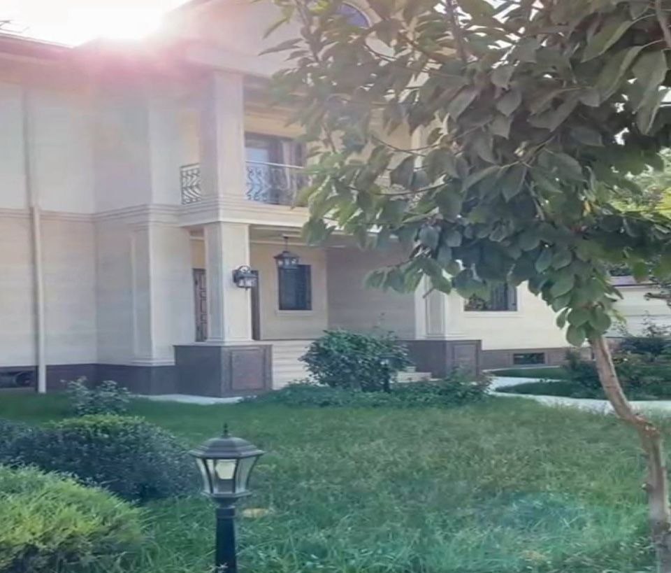 For sale 6-room house, 600 m² · Almazar — photo 2