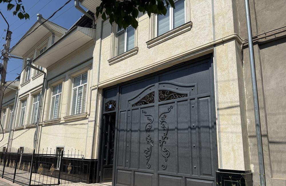 Sotiladi 7 xonali hovli, 320 m² · Yashnobod — surat 1