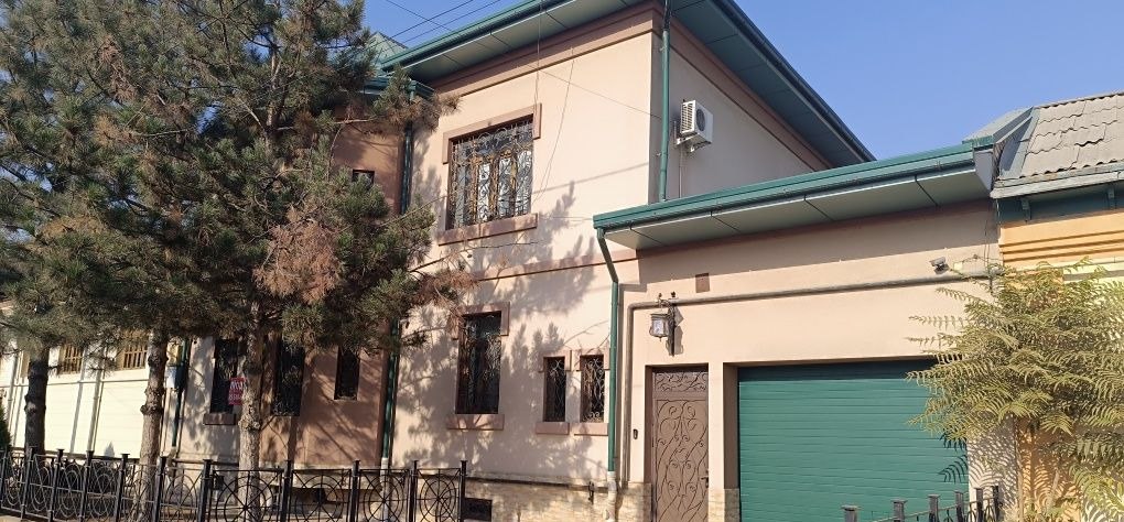 For sale 11-room house, 460 m² · Yashnabad — photo 1
