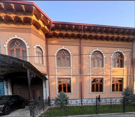 For sale 13-room house, 347 m² · Yashnabad — photo 1