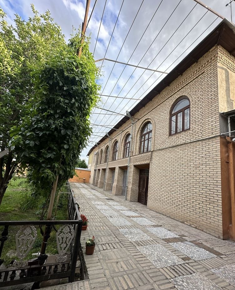 For sale 15-room house, 1 m² · Yashnabad — photo 1
