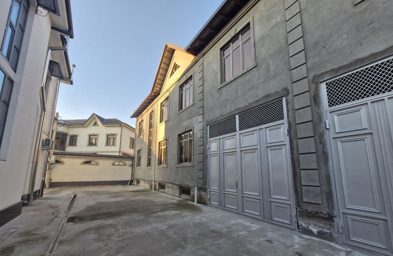 Sotiladi 10 xonali hovli, 480 m² · Mirzo Ulug‘bek — surat 1