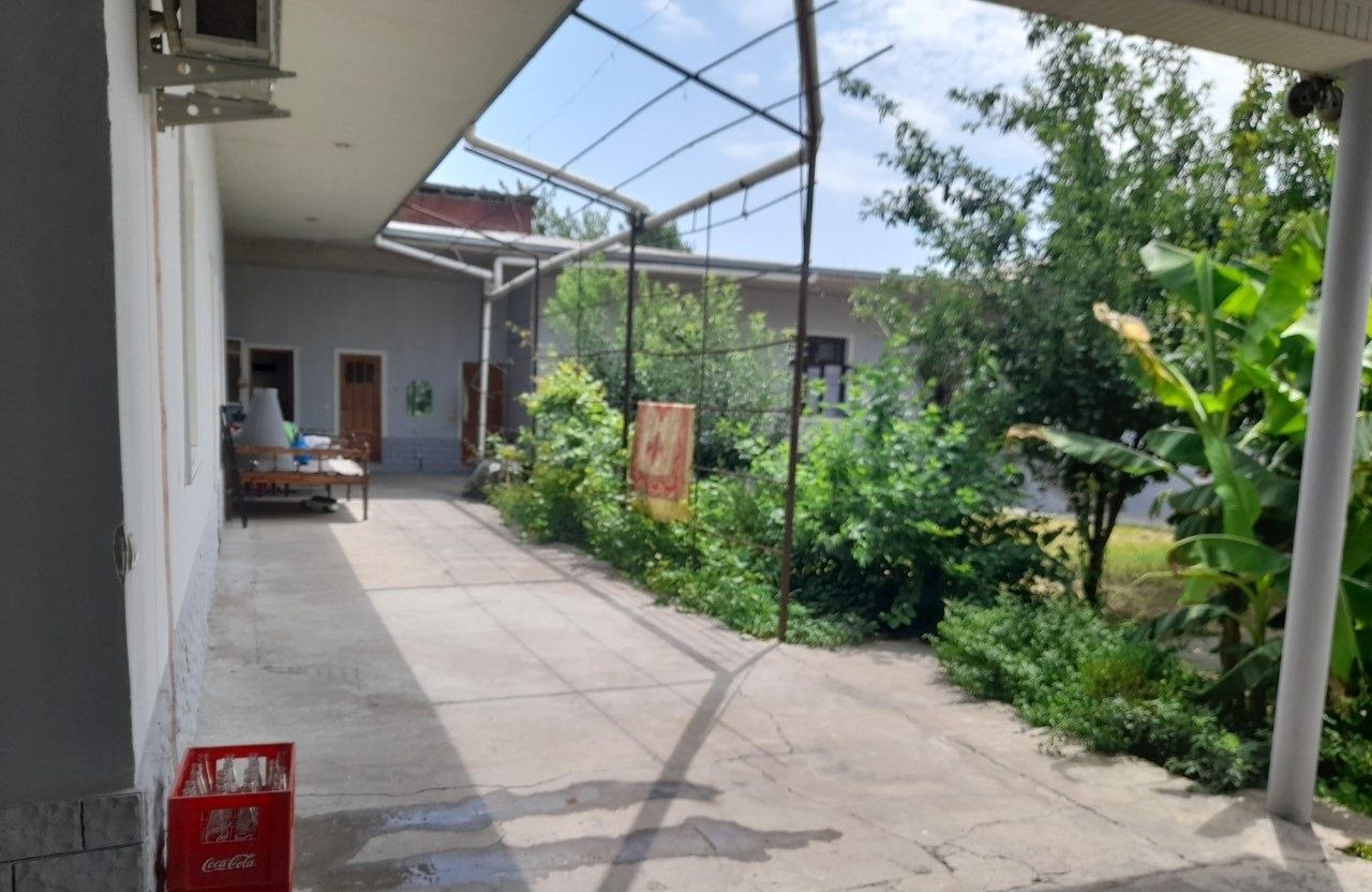 For sale 5-room house, 6 m² · Almazar — photo 1