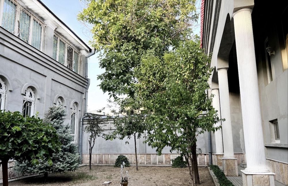 Sotiladi tijorat binosi, 600 m² · Mirobod — surat 1