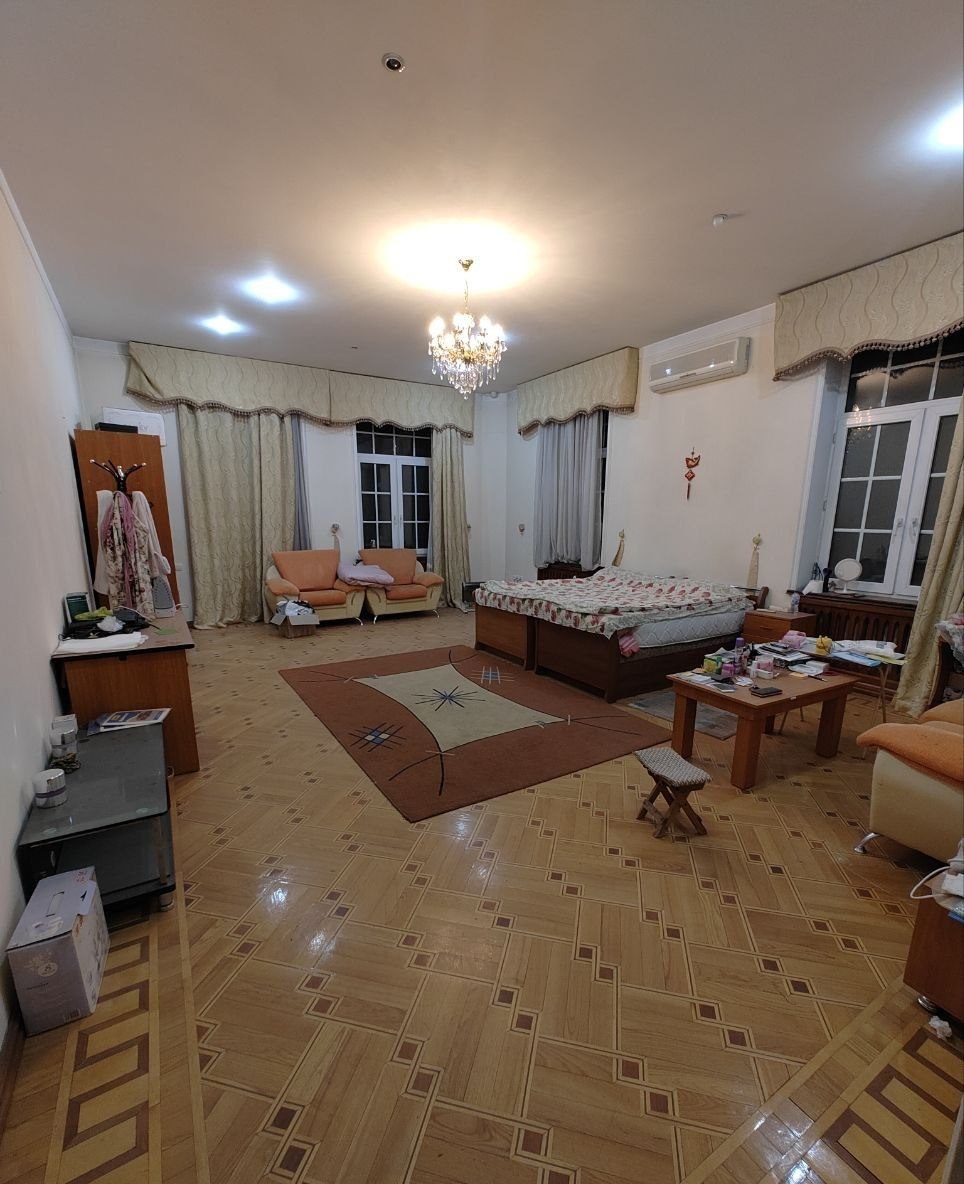 Sotiladi 12 xonali hovli, 1 m² · Mirzo Ulug‘bek — surat 2